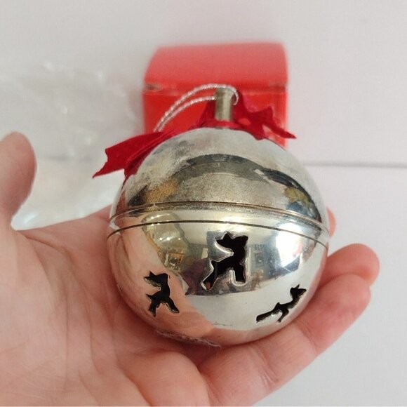 International Silver Co 1994 Silver Plated Reindeer Christmas Ornament - Picture 3 of 5